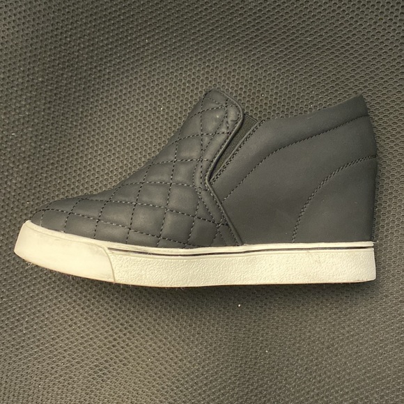 Black ‘Runner Like’ Heel - Picture 5 of 5